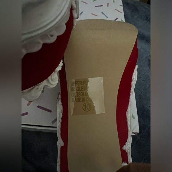 Shoe Bakery Red Velvet 4” high heels- size 10 - Picture 6 of 7